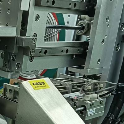 İyi bir fiyat. Blade Besleme Tıbbi Ürün Montaj Makinesi OEM PLC Kontrol Sistemi ile çevrimiçi