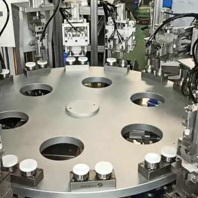 İyi bir fiyat. 10000pcs/h Kapak torna makinesi Yüksek performanslı verimli çalışma Yüksek geçiş oranı Servo-Driven çevrimiçi