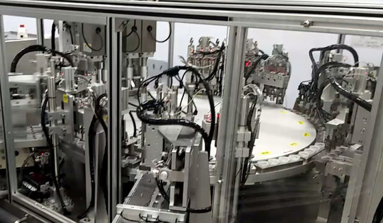İyi bir fiyat. Yüksek Çalışma Hızı Euro Cap Montaj Makinesi AC380V Güç Kaynağı ve 4kw/saat Güç Tüketimi ile çevrimiçi