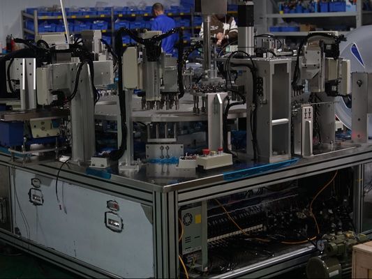 İyi bir fiyat. Nem geçirmez Kapalı Doldurma Makinesi PLC Uzaktan Kumanda ile Kontrol Edilen Istikrarlı Performans çevrimiçi