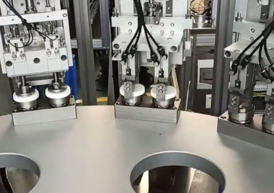 İyi bir fiyat. Çeşitli şişe kapakları için otomatik ve çok yönlü günlük ihtiyaçlar montaj makinesi çevrimiçi