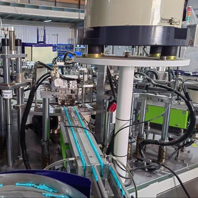 İyi bir fiyat. Otomatik Güvenlik Kan Toplama İğne Montaj Makinesi Carousel İşlem Süreci GMP Standartlarına Uygun çevrimiçi