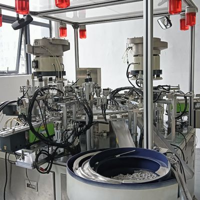 İyi bir fiyat. Standart olmayan Otomatik Trigger Tipi Kan Toplama İğne Montaj Makinesi Yüksek Teknik İçeriğiyle Özel çevrimiçi