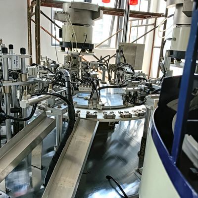 İyi bir fiyat. Standart olmayan otomatik tetikleyici kan toplama iğne montaj makinesi iyi montaj süreci ve yüksek teknoloji ile çevrimiçi