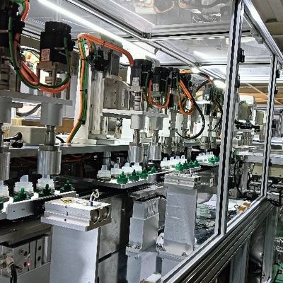 İyi bir fiyat. Günlük ihtiyaçlar için yüksek hassasiyetli montaj makinesi çamaşır deterjanı şişe kapağı otomatik torna makinesi çevrimiçi