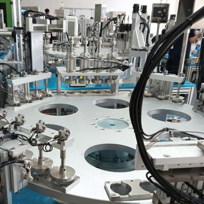 İyi bir fiyat. PLC-Controlled Urine Cap Assembly Machine 2500-7500pcs/h çevrimiçi