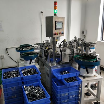 Otomatik Bahar Riveting Montaj Makinesi PLC Kontrol Rotary Chuck Capper
