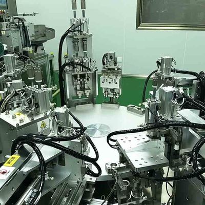 İyi bir fiyat. Flip Cap Assembly Makine döner dolgu ve kapak CE sertifikası çevrimiçi