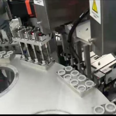 Yüksek hassasiyetli Euro Cap Montaj Makinesi Servo Motor İndeksleme Sürücüsü Pnömatik Güç