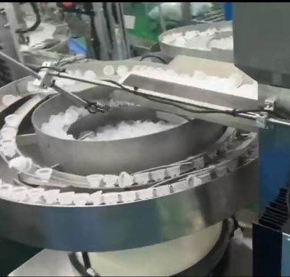 İyi bir fiyat. Otomatik Euro Kapı Montaj Makinesi Çekme Halkası Katlama ve Kırık Kapaklar Hızlı ve Kesin Üretim çevrimiçi