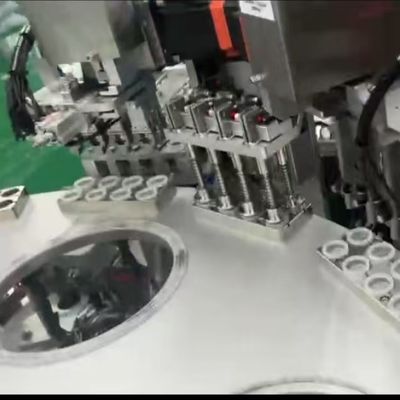 İyi bir fiyat. Farmasötik ürünler için yüksek hassasiyetli sabit basınçlı Euro Cap montaj makinesi ISO ve GMP uyumlu çevrimiçi
