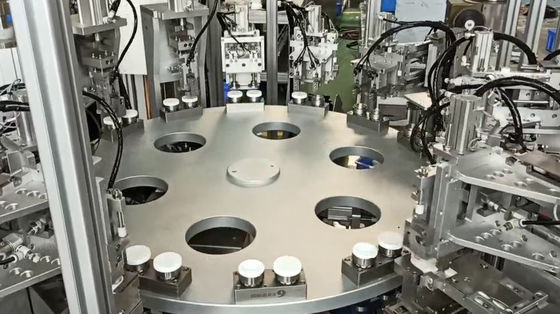 PLC Kontrol Sistemi ile Tam Otomatik Şişe Kapağı Döşeme Makinesi