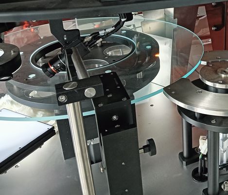 İyi bir fiyat. Üretim Hızına Göre Farklı Boyutlara Sahip Kompakt Euro Cap Montaj Makinesi ISO ve GMP Sertifikalı çevrimiçi