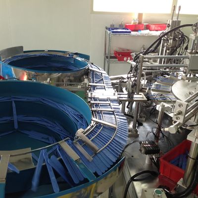 İyi bir fiyat. Tek kullanımlık neşeli otomatik montaj makinesi, müşterinin ürünlerine göre özelleştirilebilir, istikrarlı performans, hızlı çalışma hızı çevrimiçi