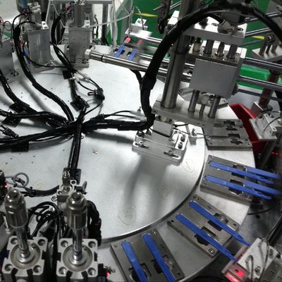 İyi bir fiyat. İşlemini kolaylaştırmak için çok dilli ekranlı otomatik neşeli montaj makinesi çevrimiçi