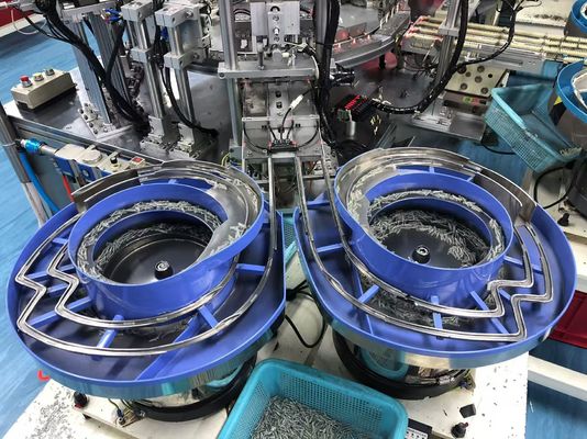 İyi bir fiyat. Güvenlik kan toplama iğnelerinin standart dışı otomatik montajı PLC kontrolü çalışması kolaydır çevrimiçi