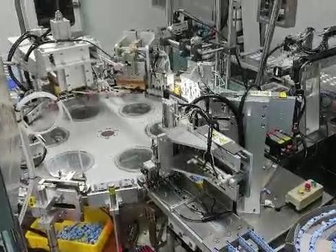 İyi bir fiyat. Yodofor Kapak Otomatik Montaj Makinesi Kapasitesi Yapılandırma Özel Ekipman Performansı Istikrarlı çevrimiçi