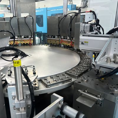 İyi bir fiyat. Paslanmaz çelik Nem geçirmez Kapak Otomatik Doldurma Makinesi PLC Kontrolü çevrimiçi