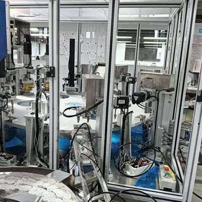 İyi bir fiyat. Otomatik ultrasonik film kapağı kaynak makinesi, her istasyondan sonra ürün kalifikasyon oranını sağlamak için test istasyonu ile çevrimiçi