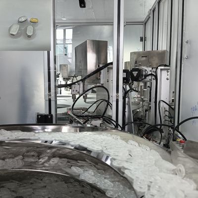 İyi bir fiyat. Otomatik Ultrasonik kaynak makinesi Yüksek kaynak hassasiyeti,Alüminyum kalıp dış kapağa hata olmadan pürüzsüzce kaynaklanır çevrimiçi