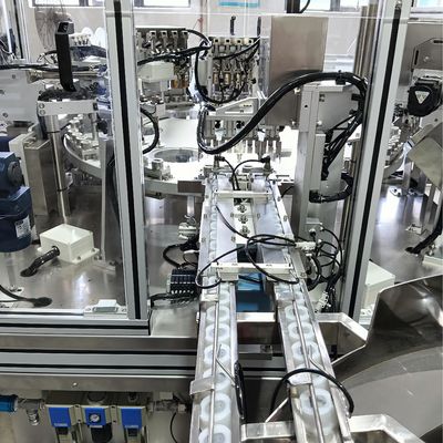 Çamaşırhane kapağı için otomatik montaj makinesi Servo tahrikli ayarlanabilir ekipman