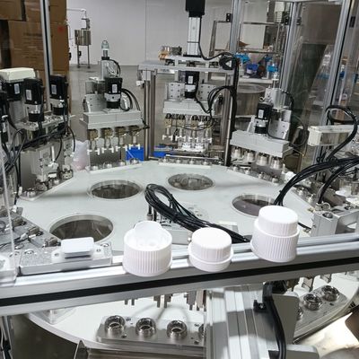 Standart olmayan özel çamaşır deterjanı şişe kapağı Servo motorlu otomatik kapağı torna makinesi