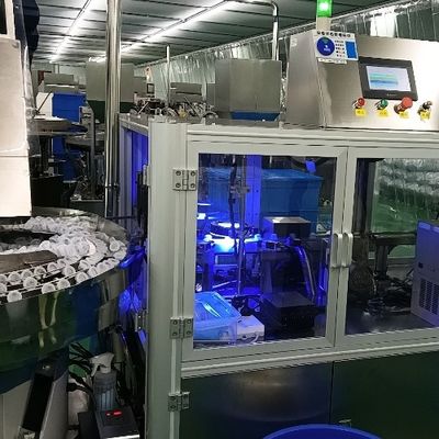 Infüzyon kapağının görünümünü tespit etmek için doğru görüntü inceleme makinesi Ürünler üzerindeki yüzey çizikleri ve lekelerin görünümü