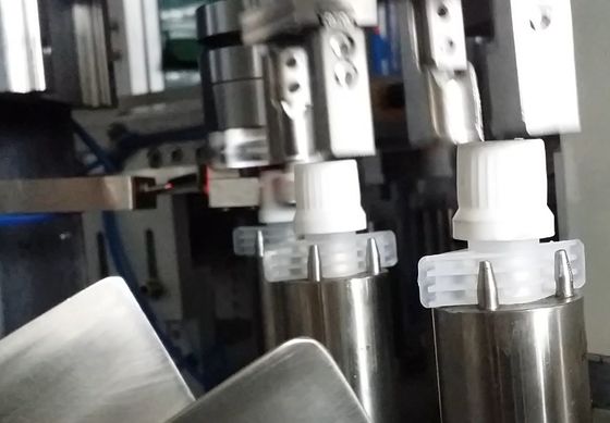 İyi bir fiyat. Yüksek performanslı ve verimli çalışma Otomatik nozzle servo kapak torna montaj makinesi çevrimiçi