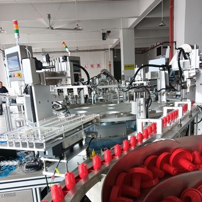 Otomatik idrar fincanı montaj makinesi, daha fazla istikrar için endeks hareket işlevi ve titreşimli besleyici yükleme özelliğine sahiptir.
