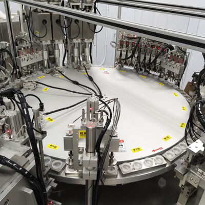 İyi bir fiyat. Otomatik Euro Cap Montaj Makinesi PLC Kontrol Duyarlı Ekranla, Paslanmaz Çelik Yapısı 1500-8500pcs/saat Infusion Cap Üretimi çevrimiçi